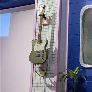 Meet your Posher, Ebony